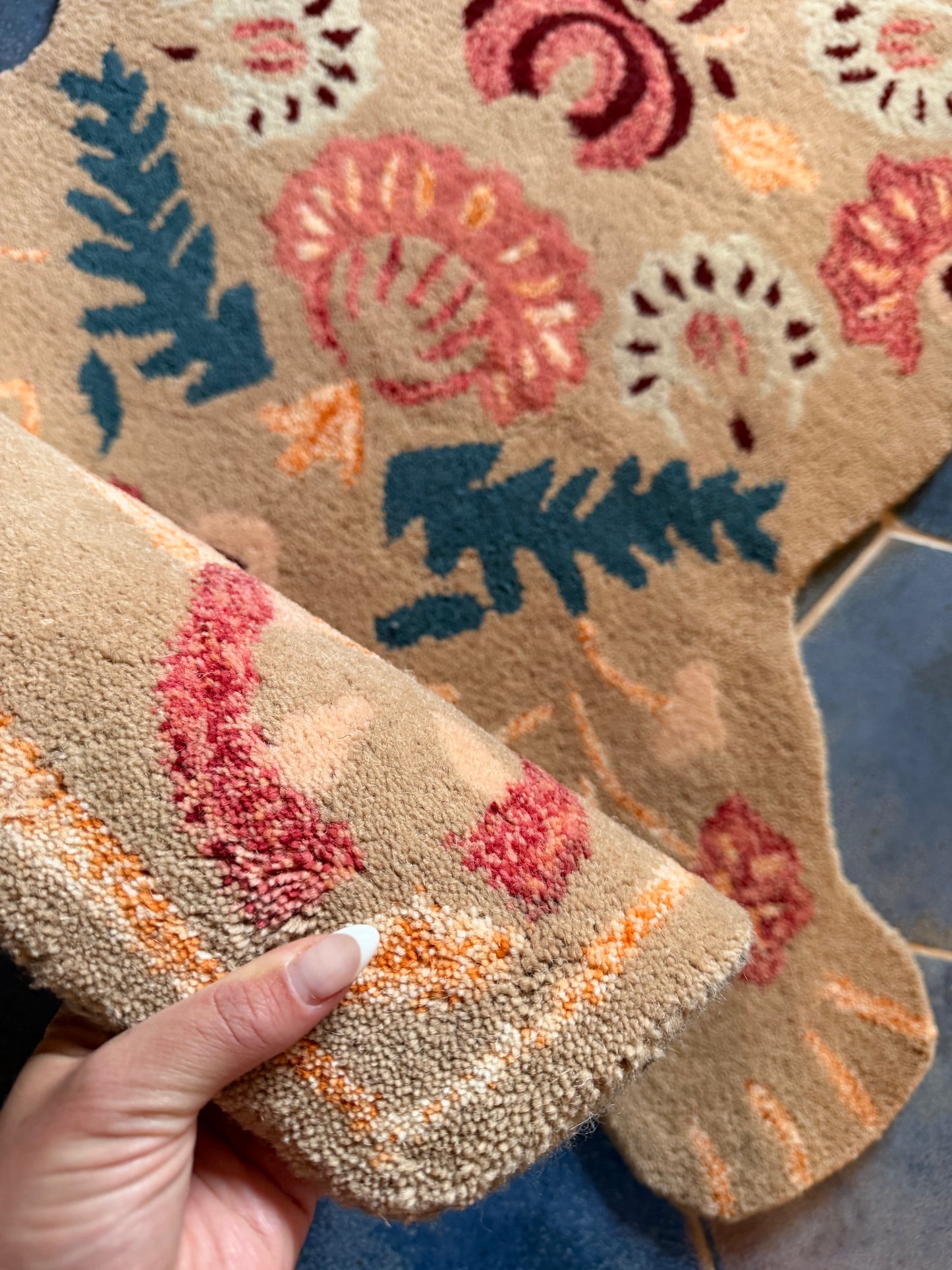 Hand-tufted Wool Bear Accent Rug - 3x5