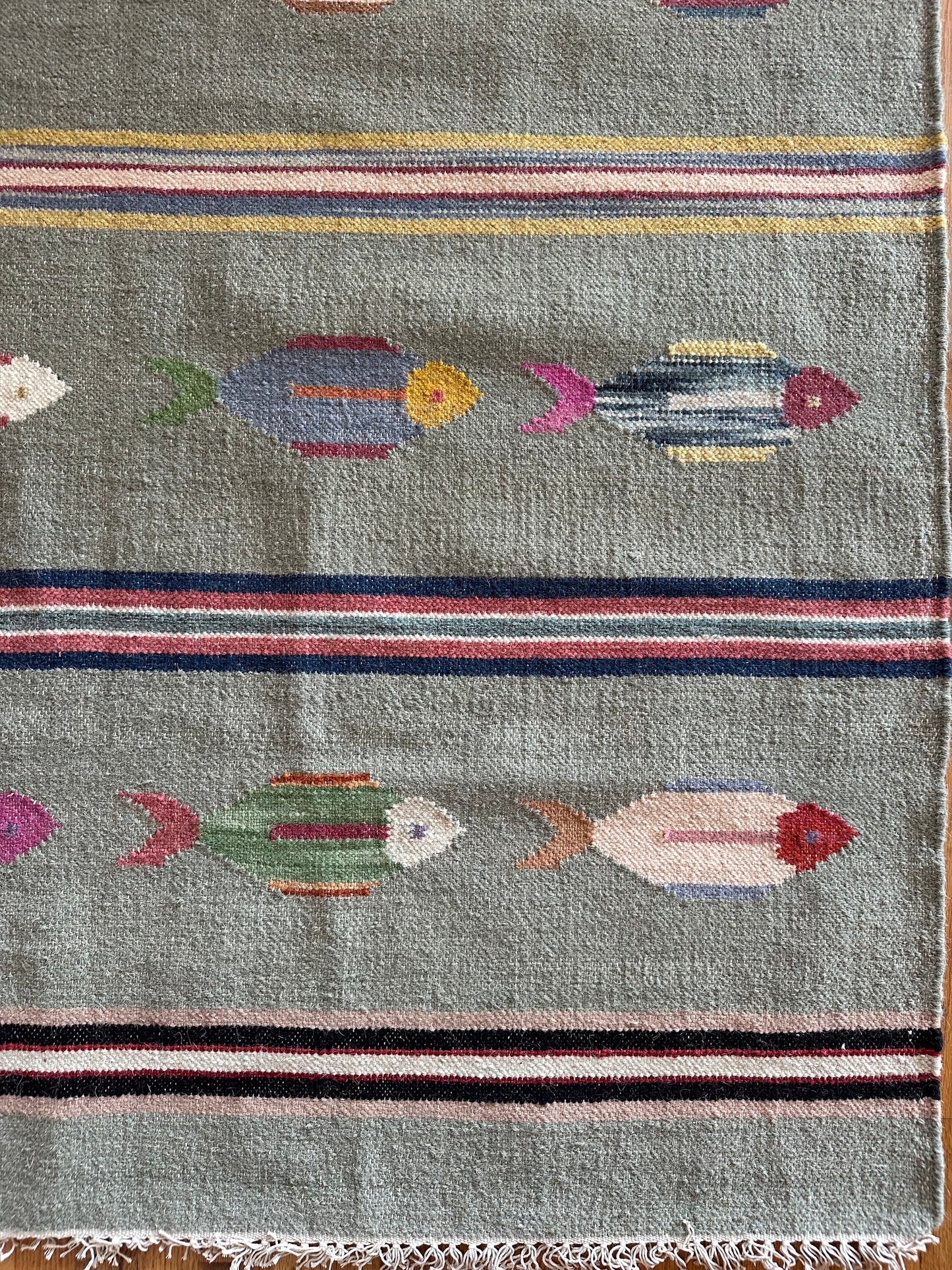 Mist Blue Modern Wool Fish Rug - 5 x 8