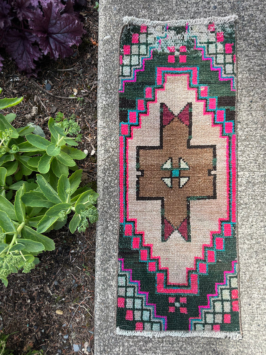 Mulberry Mini Rug – Vintage Geometric Wool Accent Rug – 1’1” x 2’10”