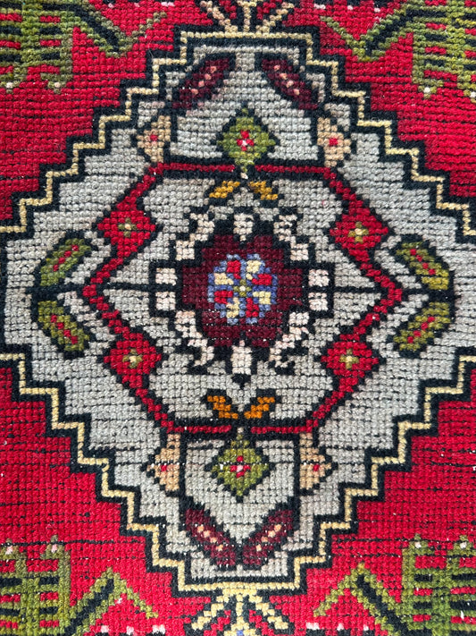 Poppy Ember Ultra Mini Rug – Vintage Geometric Wool Accent Rug – 1’2” x 1’10”