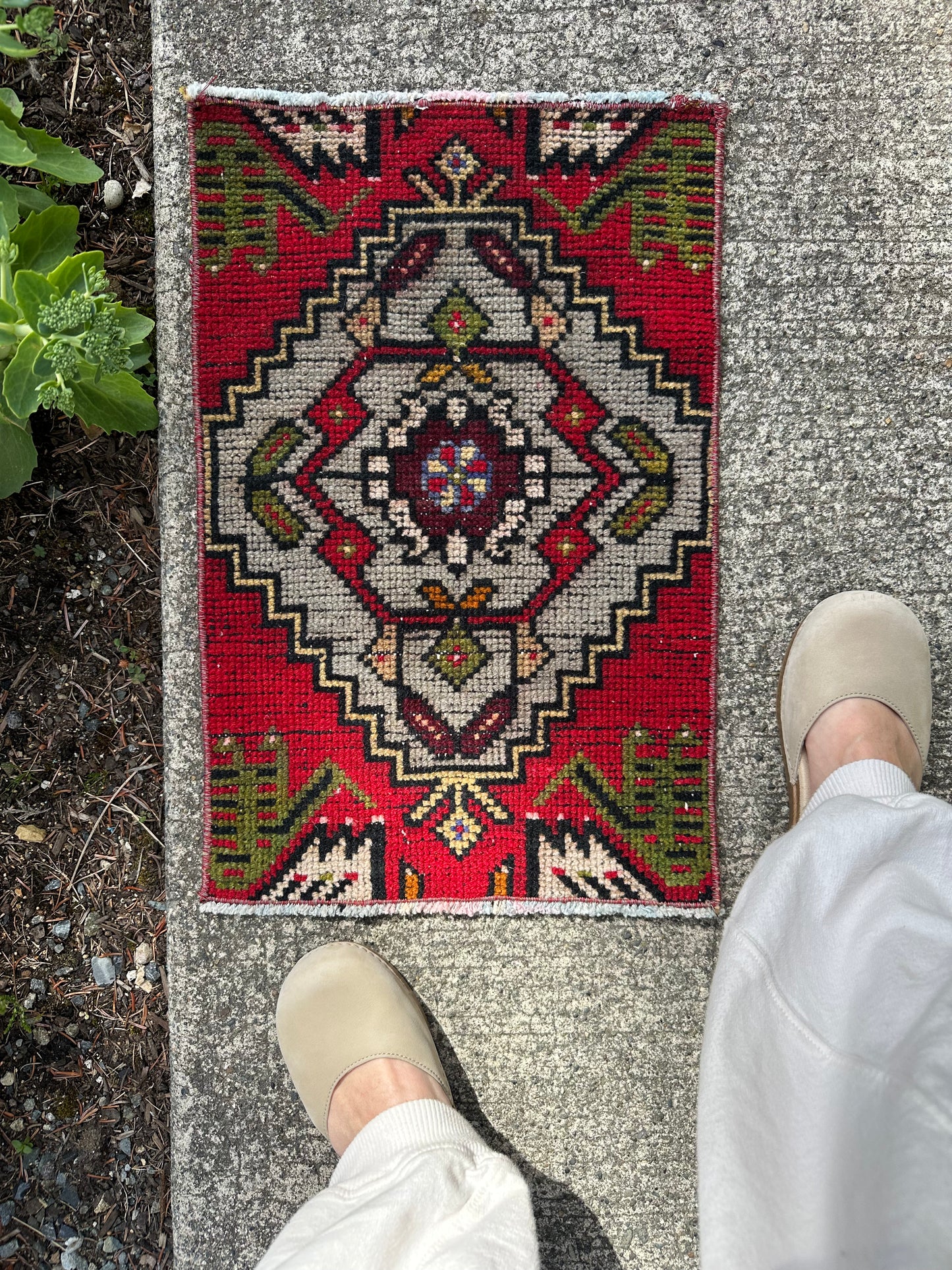 Poppy Ember Ultra Mini Rug – Vintage Geometric Wool Accent Rug – 1’2” x 1’10”