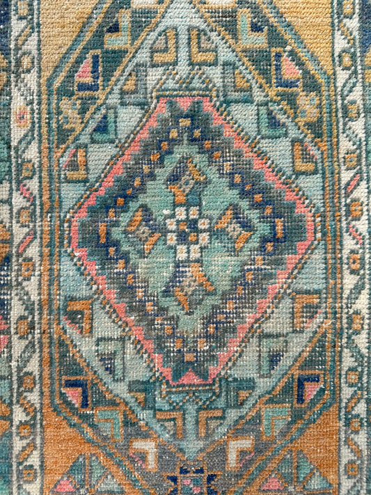 Creamsicle Mini Rug – Vintage Geometric Wool Accent Rug – 1’4” x 2’7”