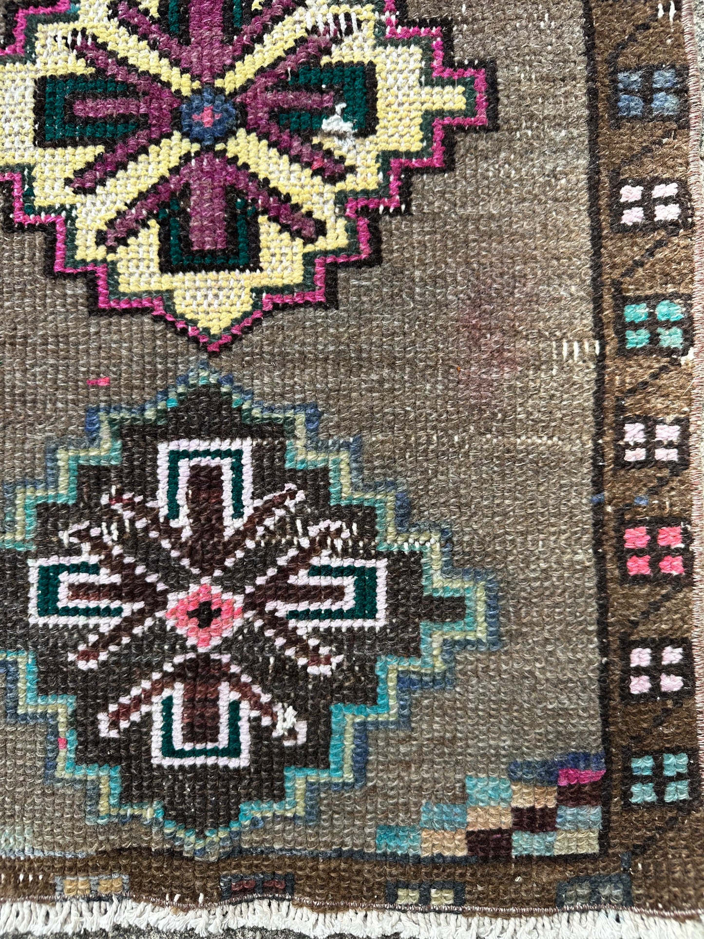Truffle Confetti Mini Rug – Vintage Geometric Wool Accent Rug – 1’6” x 2’7”