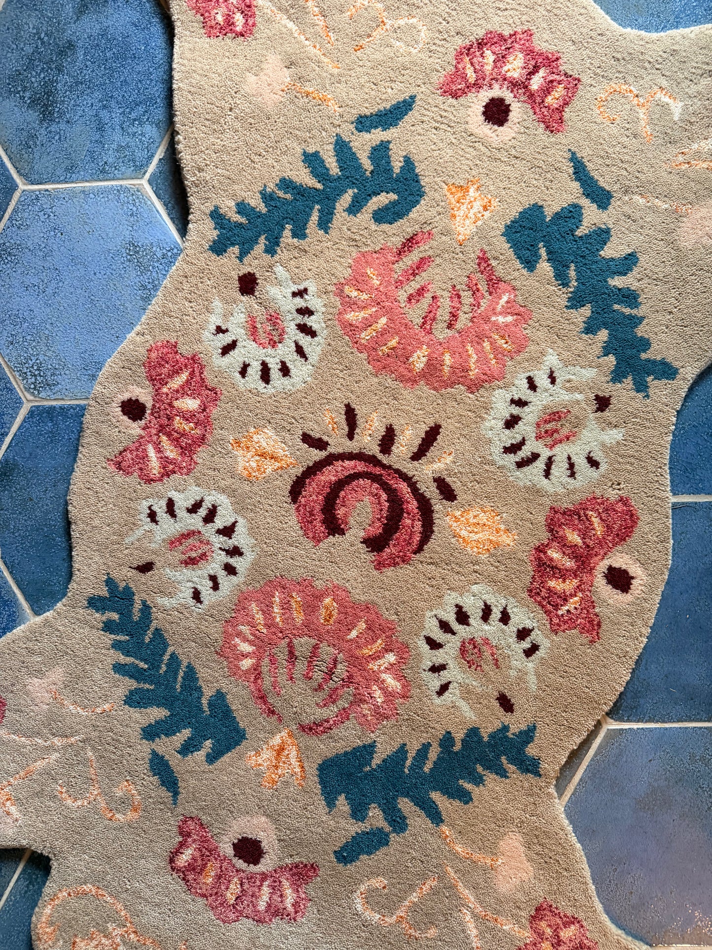 Hand-tufted Wool Bear Accent Rug - 3x5