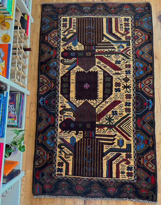 Sentinel Medallion Vintage Rug – 3’11” x 6’7”