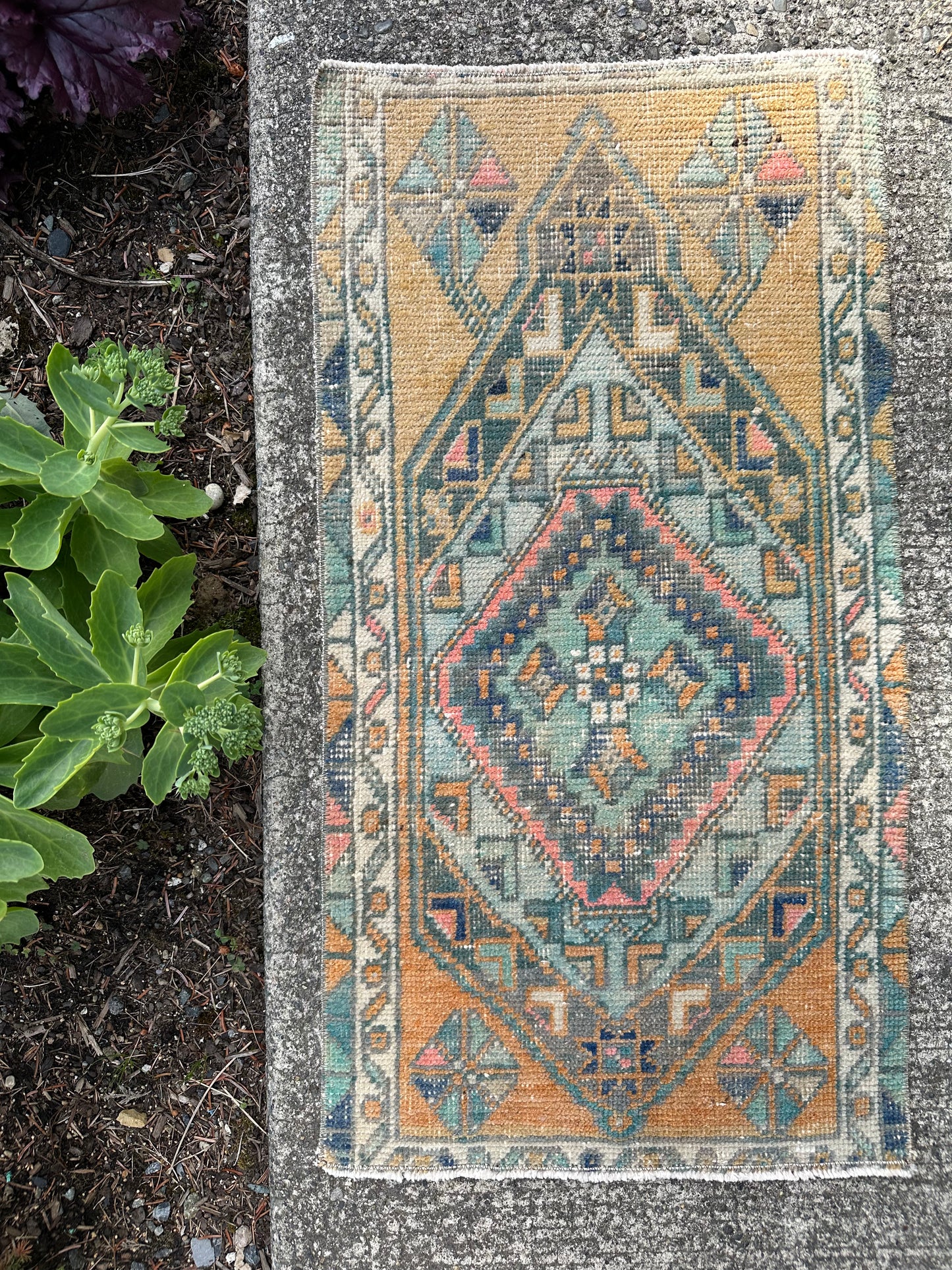 Creamsicle Mini Rug – Vintage Geometric Wool Accent Rug – 1’4” x 2’7”