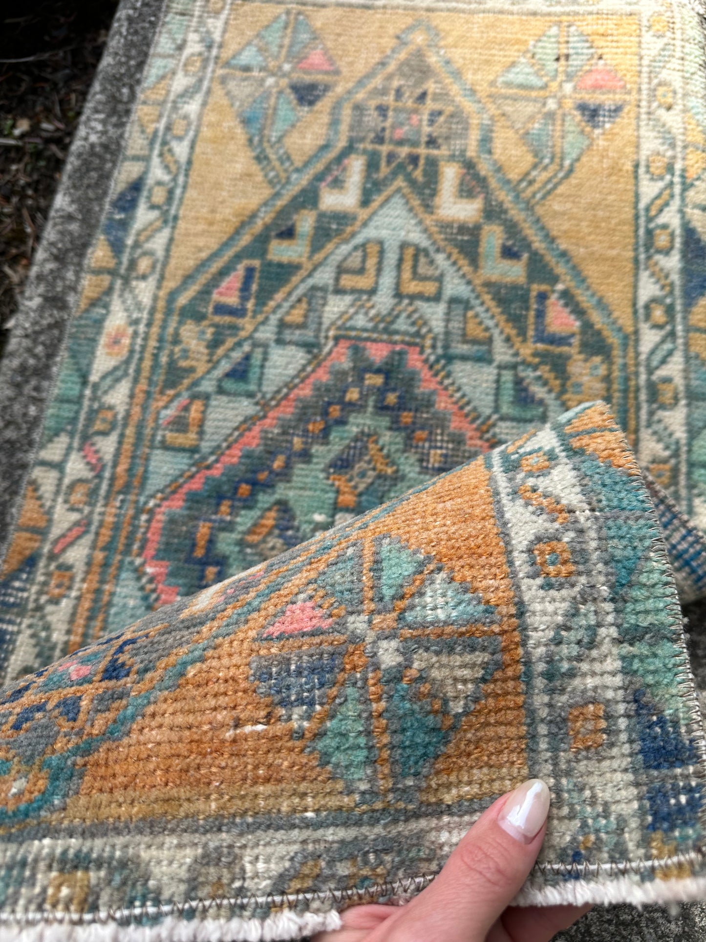 Creamsicle Mini Rug – Vintage Geometric Wool Accent Rug – 1’4” x 2’7”