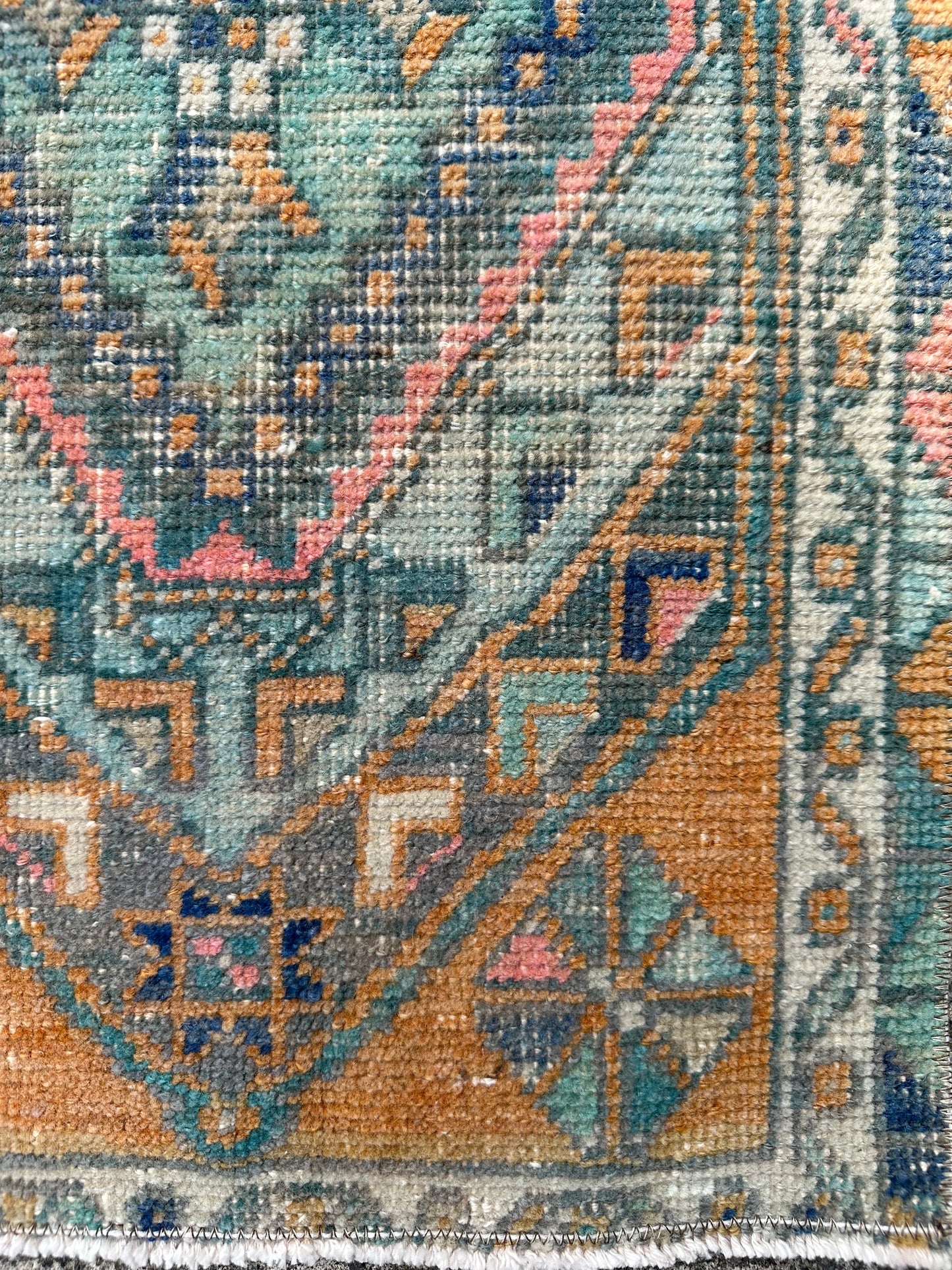 Creamsicle Mini Rug – Vintage Geometric Wool Accent Rug – 1’4” x 2’7”