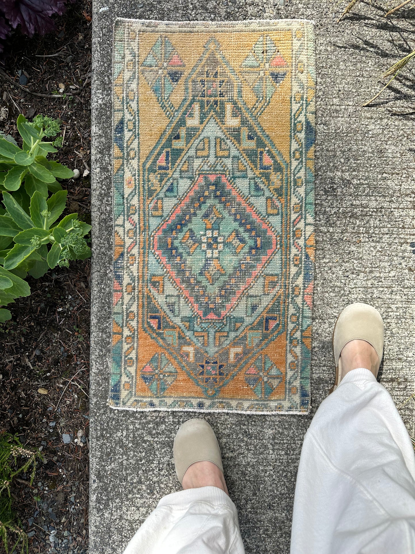 Creamsicle Mini Rug – Vintage Geometric Wool Accent Rug – 1’4” x 2’7”