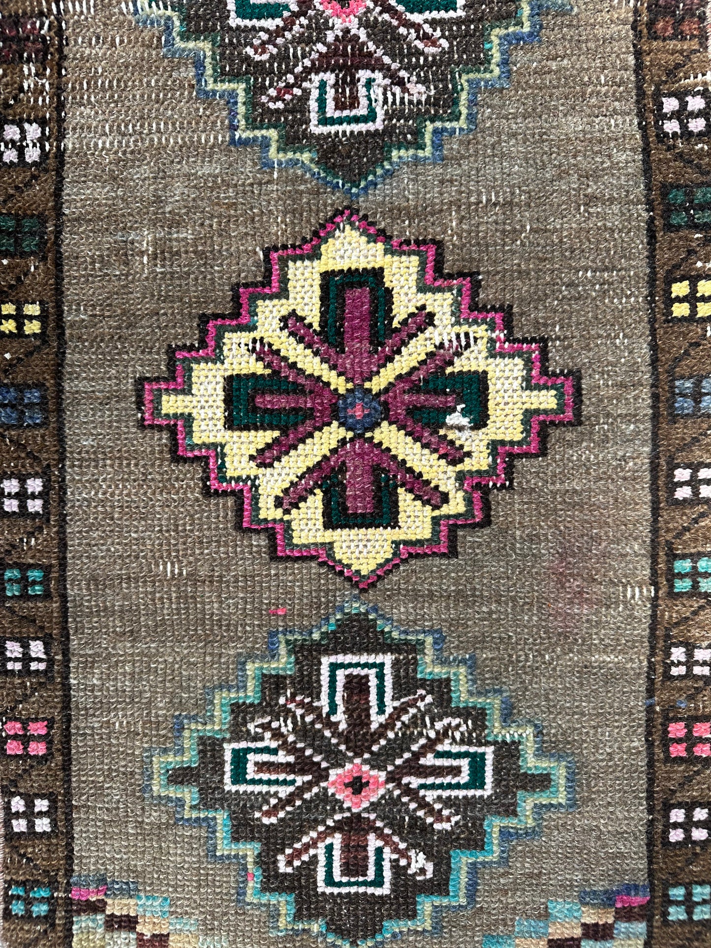 Truffle Confetti Mini Rug – Vintage Geometric Wool Accent Rug – 1’6” x 2’7”