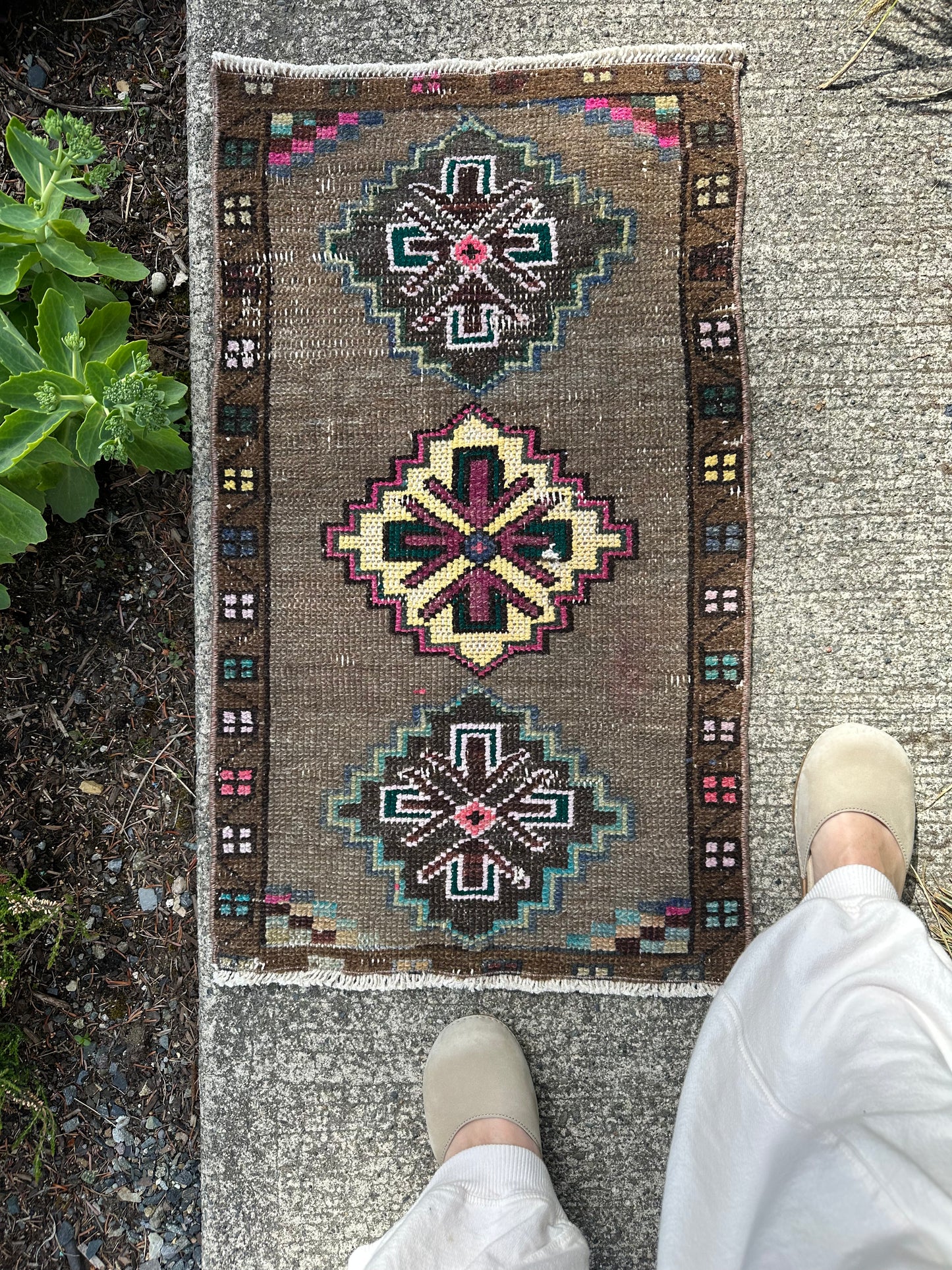 Truffle Confetti Mini Rug – Vintage Geometric Wool Accent Rug – 1’6” x 2’7”