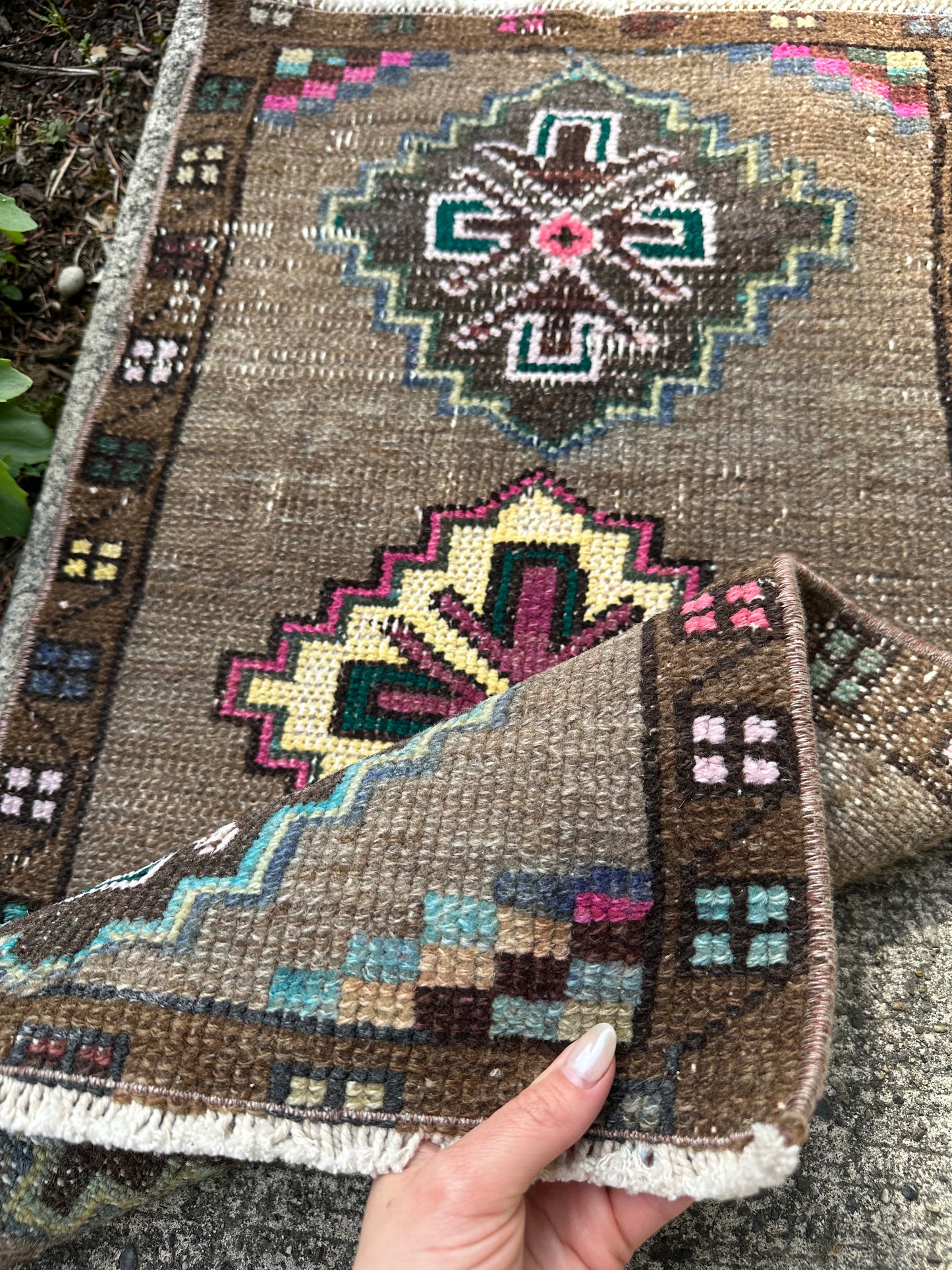 Truffle Confetti Mini Rug – Vintage Geometric Wool Accent Rug – 1’6” x 2’7”