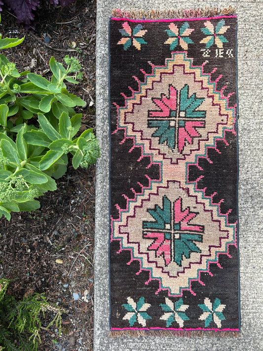 Electric Cocoa Mini Runner – Vintage Geometric Wool Rug – 1’2” x 2’11”