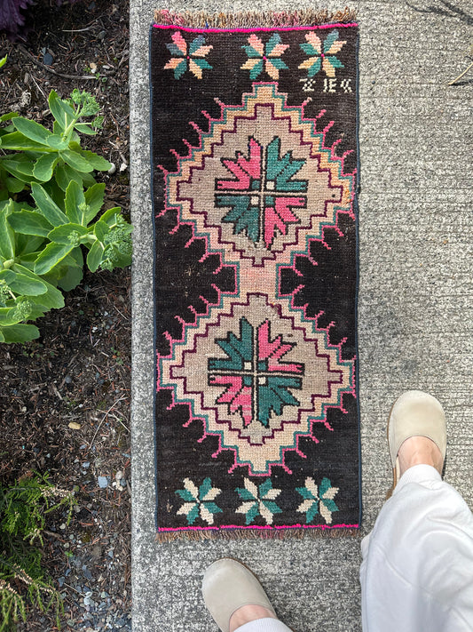 Electric Cocoa Mini Runner – Vintage Geometric Wool Rug – 1’2” x 2’11”