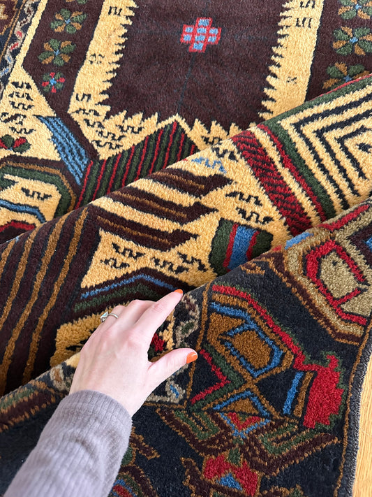 Sentinel Medallion Vintage Rug – 3’11” x 6’7”