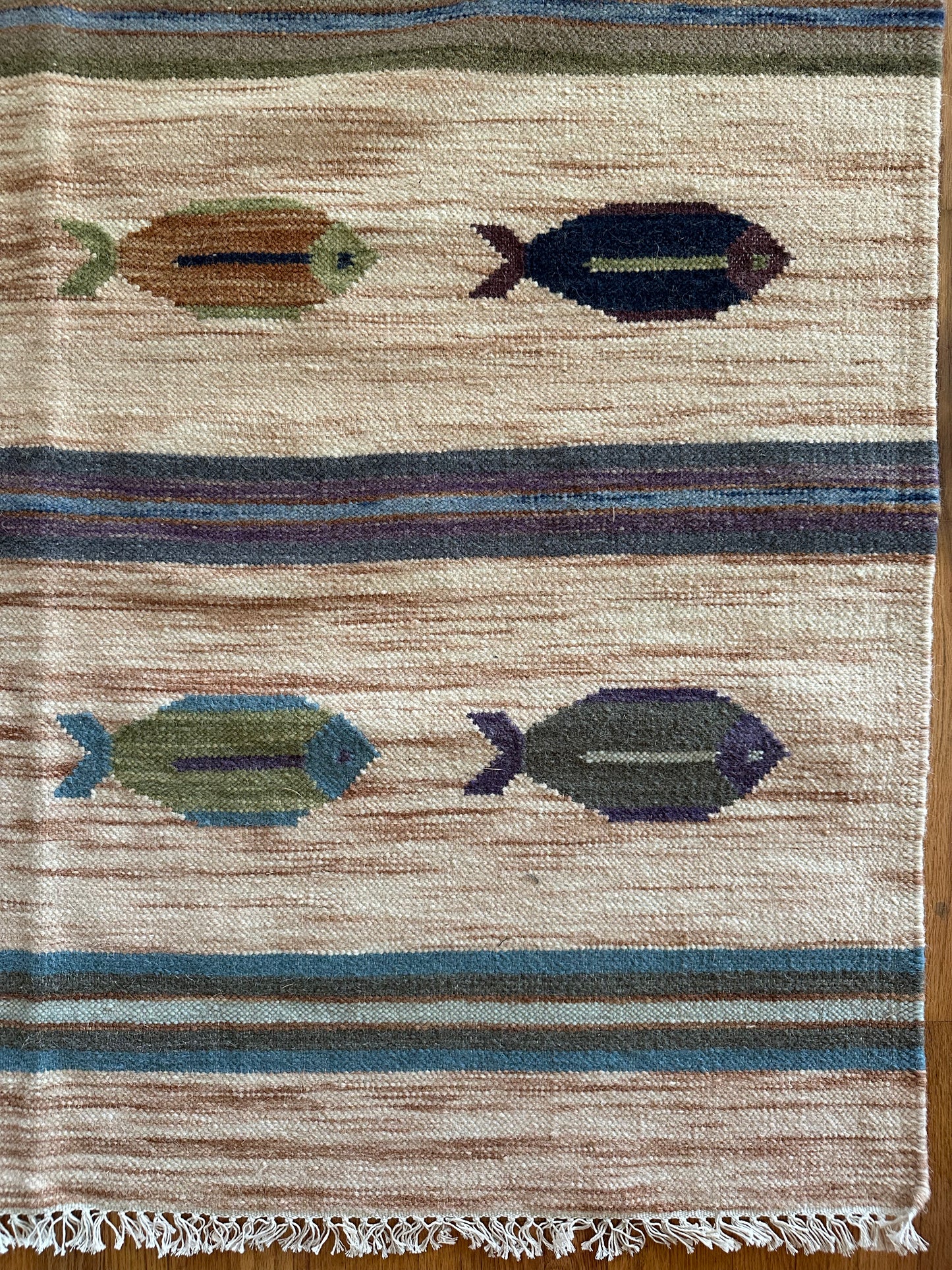 Moss & Indigo Modern Wool Fish Rug - 5’2” x 8’3”