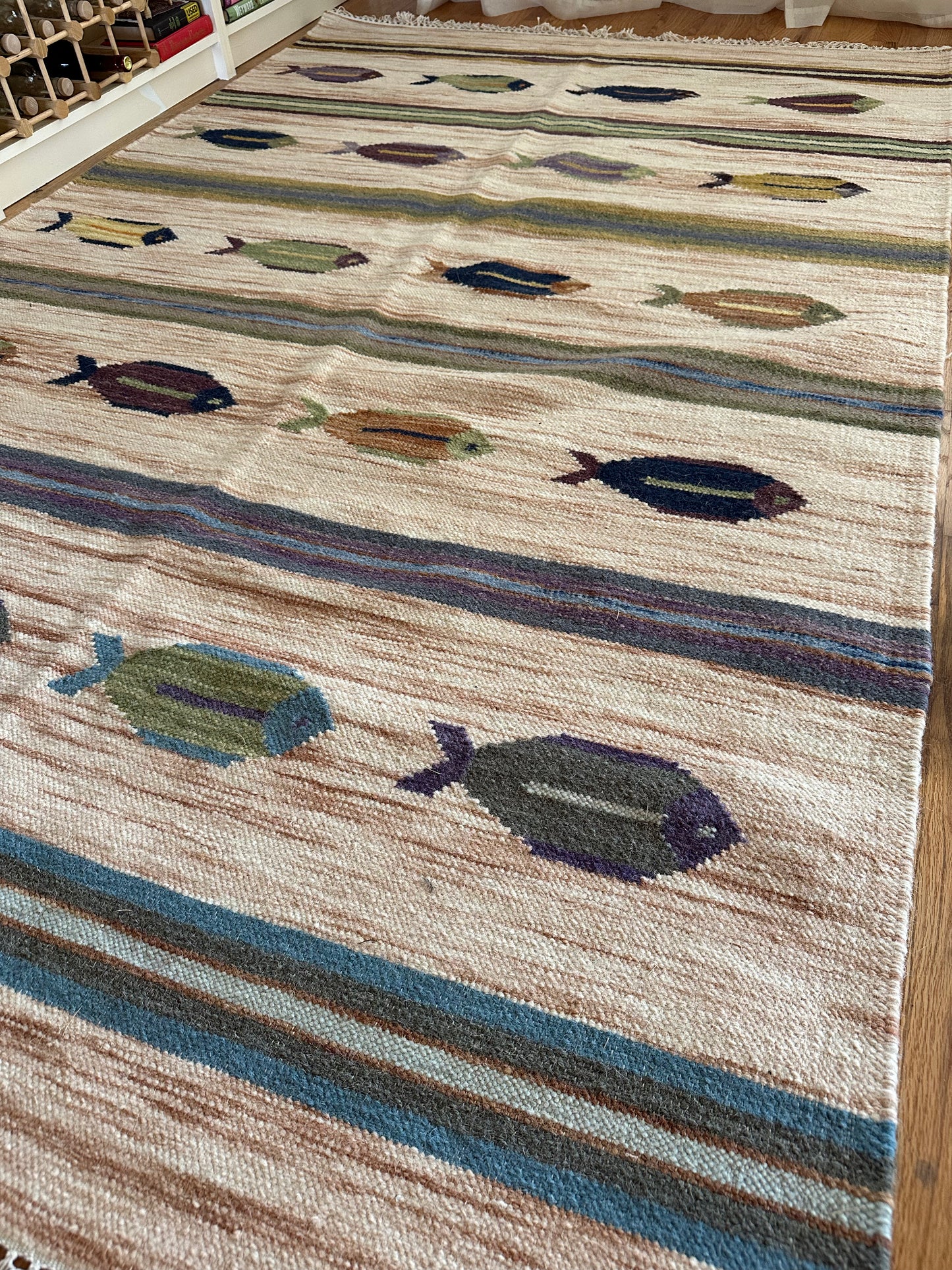 Moss & Indigo Modern Wool Fish Rug - 5’2” x 8’3”