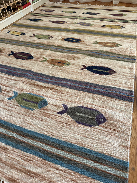 Moss & Indigo Modern Wool Fish Rug - 5’2” x 8’3”