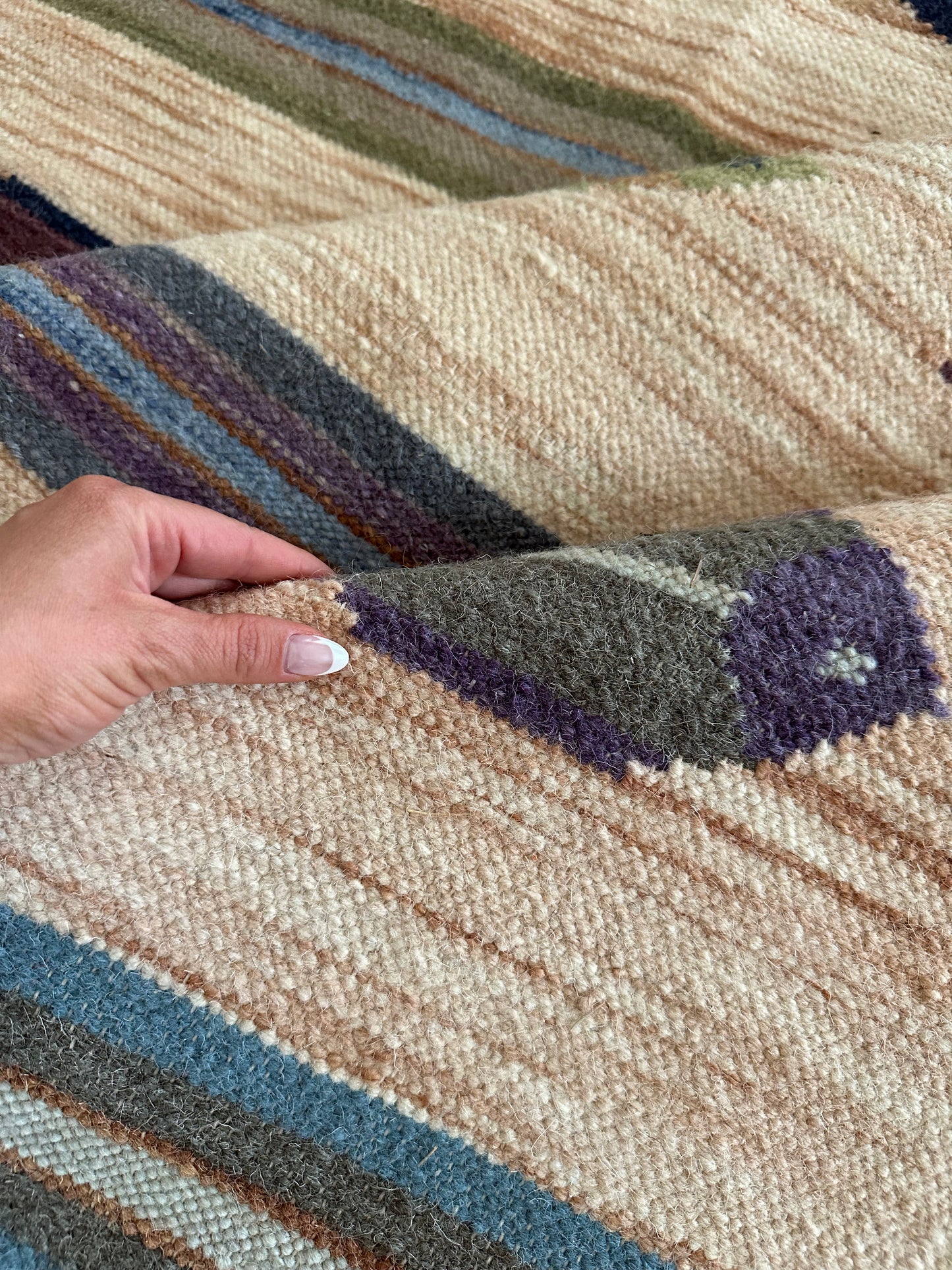 Moss & Indigo Modern Wool Fish Rug - 5’2” x 8’3”