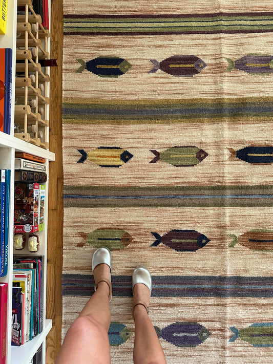 Moss & Indigo Modern Wool Fish Rug - 5’2” x 8’3”